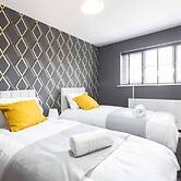 Huge Home,sleeps 12, Private Parking, Pets ok