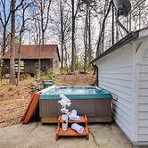 3 Mi to Marietta Square: Hot Tub Haven w/ 2 Patios