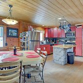 2 Mi to Skiing: Casper Cabin w/ Mtn Views!