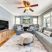 3 Mi to Hospitals: Inviting Rockford Home w/ Yard!