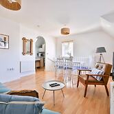 2 Bed House Near Beach with Free Parking