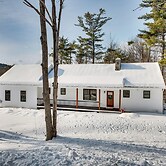 6 Mi to Lake Winnipesaukee: New Hampshire Home
