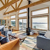 Oceanside Escape w/ Stunning Views: Walk to Beach!