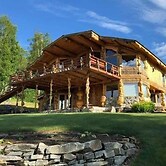 Rustic Retreat With Stunning Mountain Views 3 Bedroom Home