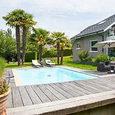 Villa au Bord du lac Avec Piscine Privee et Acces Direct au lac