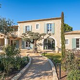 Villa Lou Panta Elegance and Comfort in the Heart of Saint-r My-de-pro