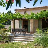 Mas Lou Pitchoun Exceptional Villa Between the Alpilles and Avignon