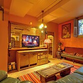 6 Mi to Dtwn Portland: Historic Apt Near Trails!