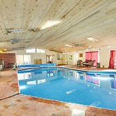 4 Mi to Danbury: Apt w/ Indoor Pool Access