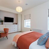 Modern 2-bed Apartment - Sleeps 6 - Seafront View