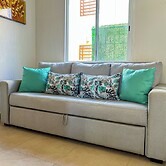 Family House with Pool 10 min airport