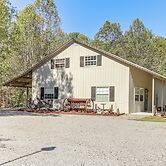 8 Mi to Tellico Plains: House & Cabin Near Trails!