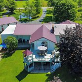 Fire Pit + Game Room: North East Family Retreat!