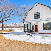 Patio & Mountain Views: Farmhouse in Mancos!