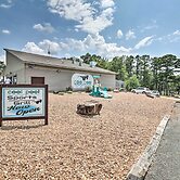 4 Mi to Greers Ferry Lake: Condo w/ Deck & Balcony