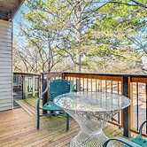 4 Mi to Greers Ferry Lake: Condo w/ Deck & Balcony