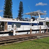 62' Yacht M/v Possibilities On Wide Private Canal 3 Bedroom Houseboat