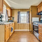 3 Mi to Lake Saracen: Pine Bluff Home w/ Grill!