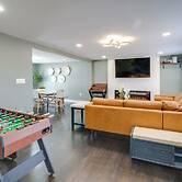 Family Friendly: Modern Retreat in Fort Washington