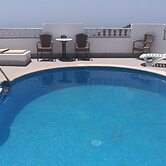 HOLIDAY HOME EMBLEMA