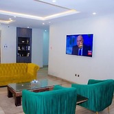 Sound View Lounge and Apartments