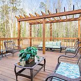 Entertainment-ready Yard: Spacious Riverdale Home