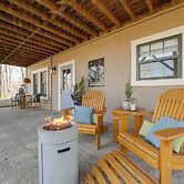 Mtn Views & Fire Pit: Couple's Escape in Mars Hill