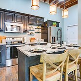 Dtwn Loft in the Heart of Monett: Pets Welcome!