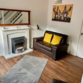 Cosy Contractors Retreat in Batley - Sleeps 3