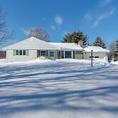 Deck & Fire Pit: Cozy Escape in Morrisville!