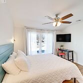 Walk to Gathering Place & Brookside: Tulsa Studio