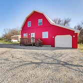 'red Barn Getaway' Chillicothe Countryside Home