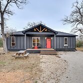 Private Deck & Forest Setting: Waelder Cabin!