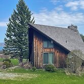 Near Canandaigua Lake: Retro Cabin w/ Deck & Views
