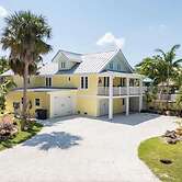 4 Bedroom Studio Luxury Suite