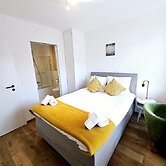 Spacious 3 bedroom large terrace&parking