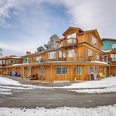 Spacious Yellowstone River Retreat w/ Trails!