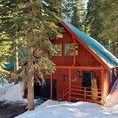 Mountain Cabin w/ Fireplace, Balcony & Easy Ski Access Bear Americana