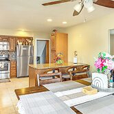 3 Mi to Berkshire Mall: Suburban Stay w/ Yard!