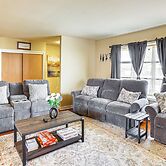 3 Mi to Berkshire Mall: Suburban Stay w/ Yard!