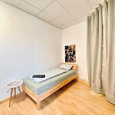 Stylish Shared 3-Bedroom Stay Near City