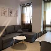 Tirent Apartment - Comfortable 1-Bedroom Stay in Fresku