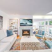 Swim, Golf & Relax: Luxe Townhome in Aptos