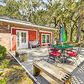 3 Mi to Dtwn Beaufort: Quiet Family Home w/ Yard