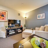 2 Mi to Burien: Peaceful Studio w/ Deck!