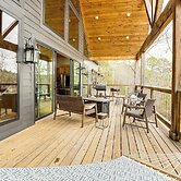 Lake Views & Golf Access at Secluded Drasco Lodge