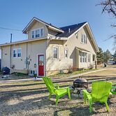 5 Mi to Marion Reservoir: Wizard of Oz-themed Home