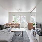 2BR Apt near Center with Free Parking
