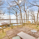 Winnsboro Lake Retreat: On-site Swimming & Fishing