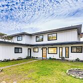 3-acre Oceanfront Home: Game Room & Fire Pit!